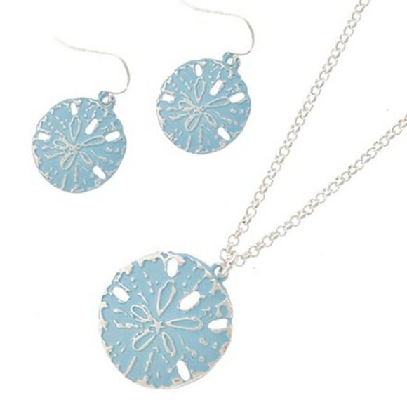 GOLD TONE & BLUE SEA SHELL PENDANT NECKLACE SET - Picture 1 of 3